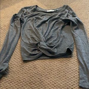 Free nodded knot long sleeve shirt